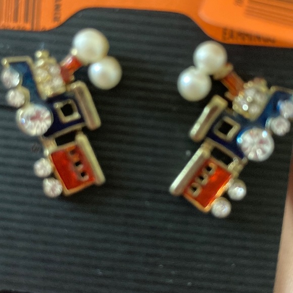 Jewelry - Picture 2 of 3